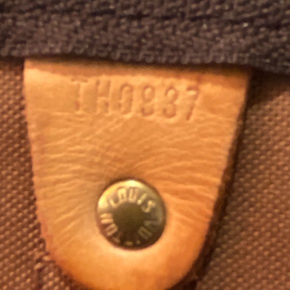 Louis Vuitton Keepall 60 Duffle - Picture 9 of 14